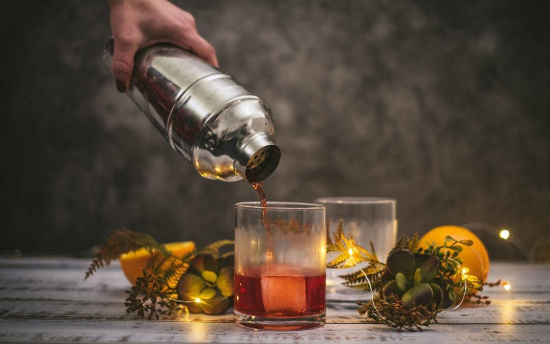 Shake it Up! : Fifth & Vermouth Highlights Cocktail Shakers